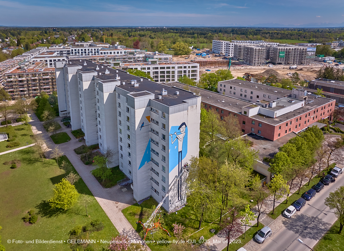 04.05.2023 - Luftbilder vom Alexisqaurtier und Pandion Verde in Neuperlach